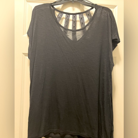 Pre-LOVED. Lane Bryant lightweight flowy top. Lace back detail. EUC. Size 14/16. - Picture 1 of 6